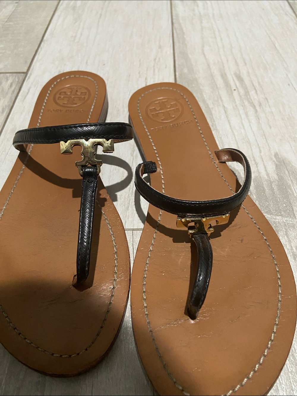 Tory Burch Black and Tan Leather T-strap Sandals with Gold Logo - Picture 3 of 3